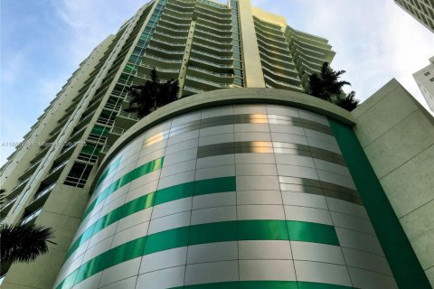 Condo in Miami, Florida, 1 bedroom  № 1932342 - photo 1