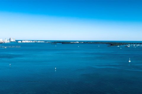 Condo in Miami, Florida, 1 bedroom  № 1932342 - photo 9