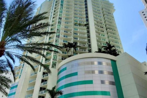 Condo in Miami, Florida, 1 bedroom  № 1932342 - photo 14
