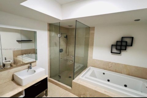 Condo in Miami, Florida, 1 bedroom  № 1932342 - photo 5