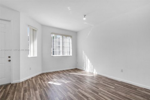 Copropriété à vendre à Miami Gardens, Floride: 3 chambres, 131.83 m2 № 2010990 - photo 6