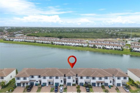 Townhouse in Miami, Florida 3 bedrooms, 127.65 sq.m. № 1806062 - photo 28