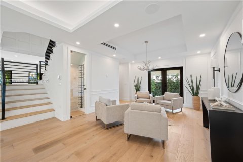House in South Miami, Florida 4 bedrooms, 300.91 sq.m. № 1966768 - photo 11