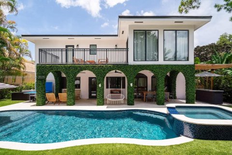 House in South Miami, Florida 4 bedrooms, 300.91 sq.m. № 1966768 - photo 25