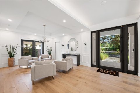 House in South Miami, Florida 4 bedrooms, 300.91 sq.m. № 1966768 - photo 8