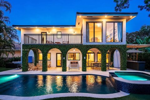 House in South Miami, Florida 4 bedrooms, 300.91 sq.m. № 1966768 - photo 27