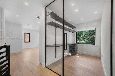 House in South Miami, Florida 4 bedrooms, 300.91 sq.m. № 1966768 - photo 19