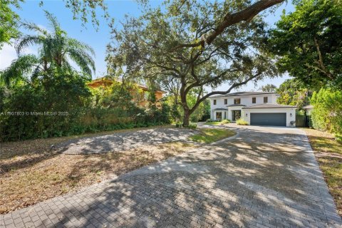 House in South Miami, Florida 4 bedrooms, 300.91 sq.m. № 1966768 - photo 3