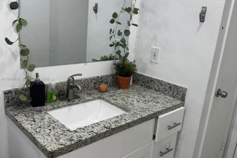 Купить кондоминиум в Майами, Флорида 2 спальни, 90.95м2, № 2062074 - фото 11