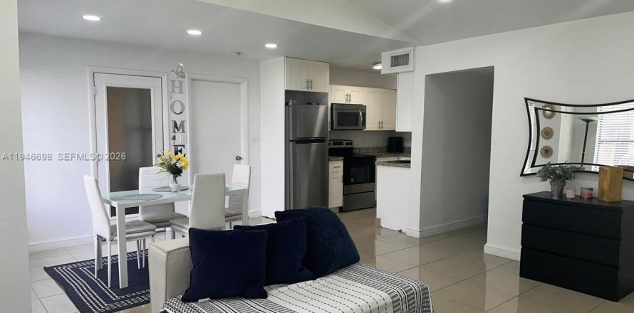 Кондоминиум с 2 спальнями в Майами, Флорида № 2062074