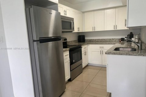 Купить кондоминиум в Майами, Флорида 2 спальни, 90.95м2, № 2062074 - фото 10