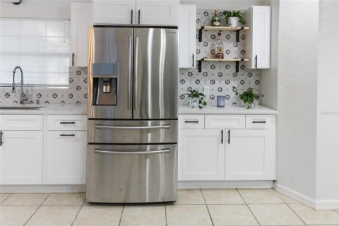 Villa ou maison à louer à Ocklawaha, Floride: 3 chambres, 180.88 m2 № 1854042 - photo 4