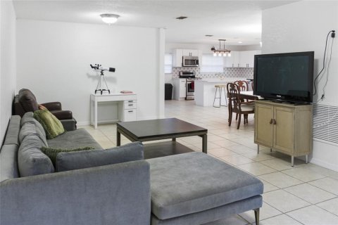 Villa ou maison à louer à Ocklawaha, Floride: 3 chambres, 180.88 m2 № 1854042 - photo 8