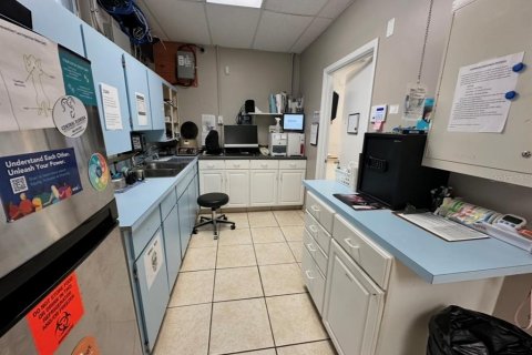 Commercial property in Ormond Beach, Florida 195.09 sq.m. № 2205342 - photo 13