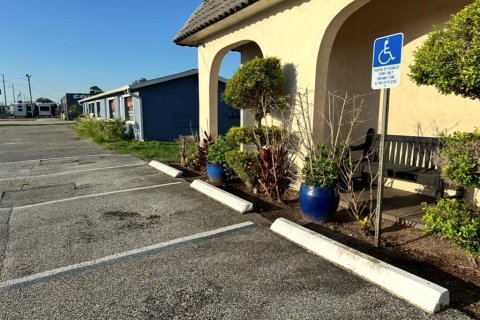 Commercial property in Ormond Beach, Florida 195.09 sq.m. № 2205342 - photo 4