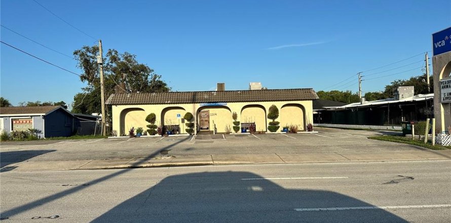 Commercial property in Ormond Beach, Florida 195.09 sq.m. № 2205342