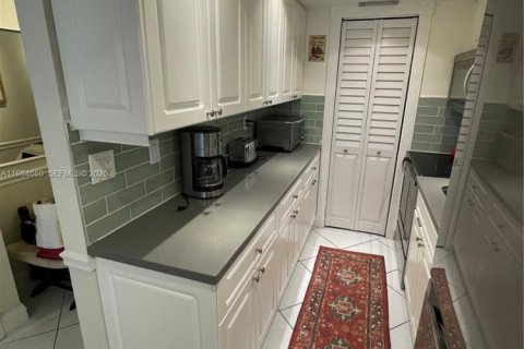 Купить кондоминиум в Санни-Айлс-Бич, Флорида 2 спальни, 70.05м2, № 2047131 - фото 8