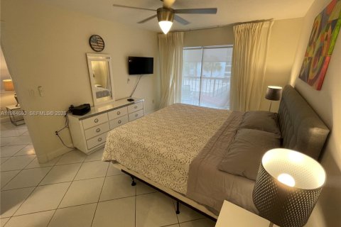 Купить кондоминиум в Санни-Айлс-Бич, Флорида 2 спальни, 70.05м2, № 2047131 - фото 14