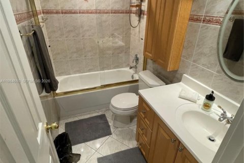 Купить кондоминиум в Санни-Айлс-Бич, Флорида 2 спальни, 70.05м2, № 2047131 - фото 12