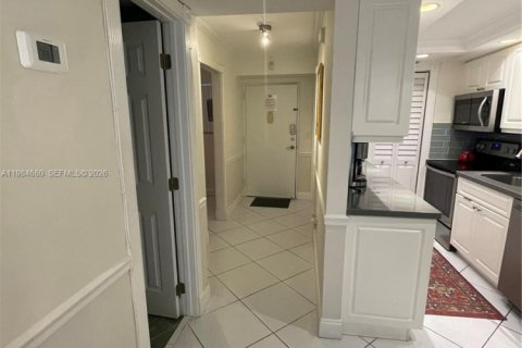 Купить кондоминиум в Санни-Айлс-Бич, Флорида 2 спальни, 70.05м2, № 2047131 - фото 19