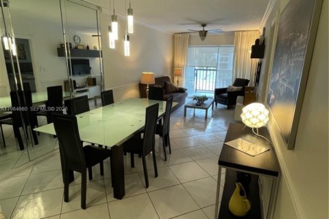 Купить кондоминиум в Санни-Айлс-Бич, Флорида 2 спальни, 70.05м2, № 2047131 - фото 3