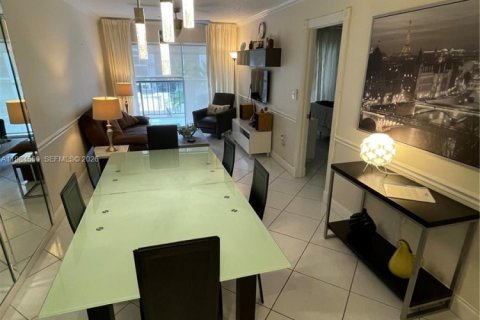 Купить кондоминиум в Санни-Айлс-Бич, Флорида 2 спальни, 70.05м2, № 2047131 - фото 6