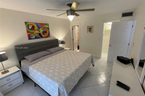 Купить кондоминиум в Санни-Айлс-Бич, Флорида 2 спальни, 70.05м2, № 2047131 - фото 15