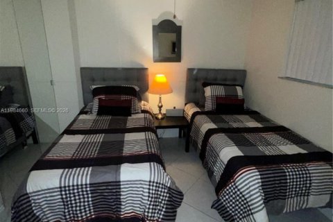 Купить кондоминиум в Санни-Айлс-Бич, Флорида 2 спальни, 70.05м2, № 2047131 - фото 17