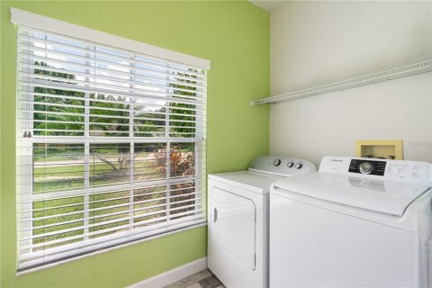 House in Port Orange, Florida 4 bedrooms, 192.49 sq.m. № 1916211 - photo 8