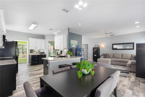 House in Port Orange, Florida 4 bedrooms, 192.49 sq.m. № 1916211 - photo 13