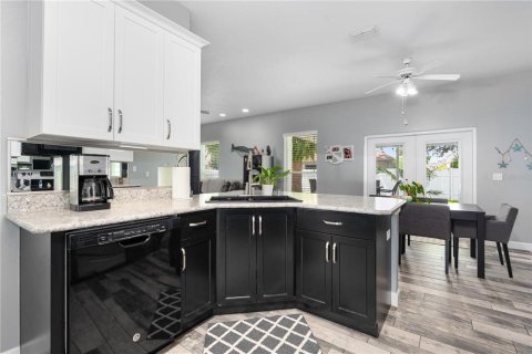 House in Port Orange, Florida 4 bedrooms, 192.49 sq.m. № 1916211 - photo 15