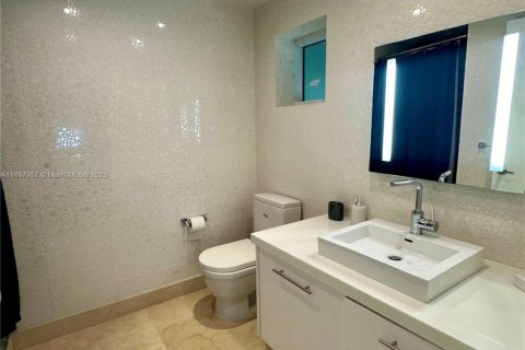 Condo in Sunny Isles Beach, Florida, 4 bedrooms  № 1949686 - photo 16