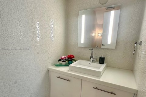 Condo in Sunny Isles Beach, Florida, 4 bedrooms  № 1949686 - photo 12