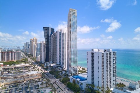 Condo in Sunny Isles Beach, Florida, 4 bedrooms  № 1949686 - photo 2