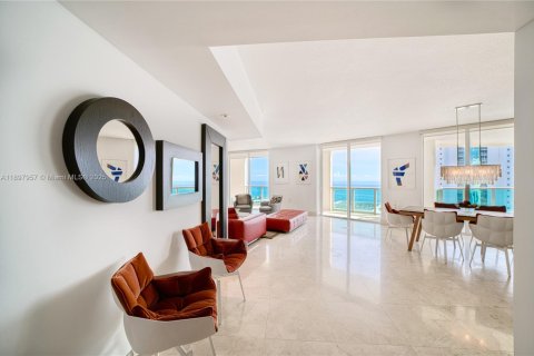 Condo in Sunny Isles Beach, Florida, 4 bedrooms  № 1949686 - photo 1