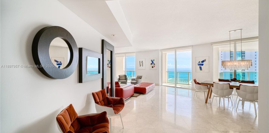 Condo in Sunny Isles Beach, Florida, 4 bedrooms  № 1949686