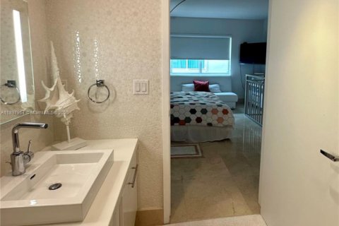 Condo in Sunny Isles Beach, Florida, 4 bedrooms  № 1949686 - photo 17