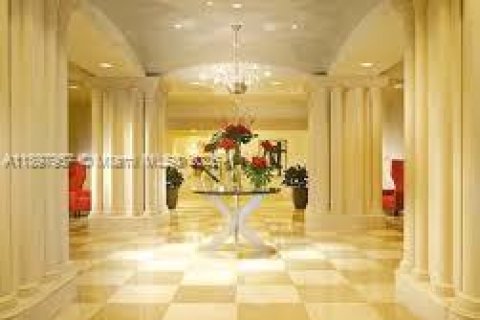 Condo in Sunny Isles Beach, Florida, 4 bedrooms  № 1949686 - photo 27