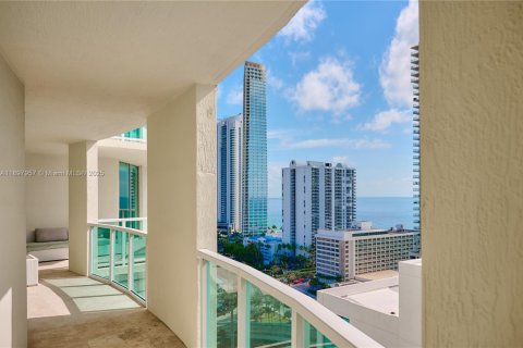 Condo in Sunny Isles Beach, Florida, 4 bedrooms  № 1949686 - photo 29