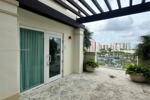 Condo in Sunny Isles Beach, Florida, 4 bedrooms  № 1949686 - photo 22
