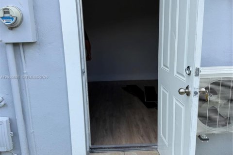Propiedad comercial en Miami Gardens, Florida 1 dormitorio, 164.53 m2 № 2078051