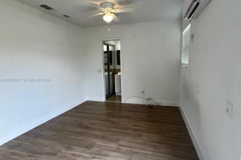 Propiedad comercial en alquiler en Miami Gardens, Florida, 1 dormitorio, 164.53 m2 № 2078051 - foto 3
