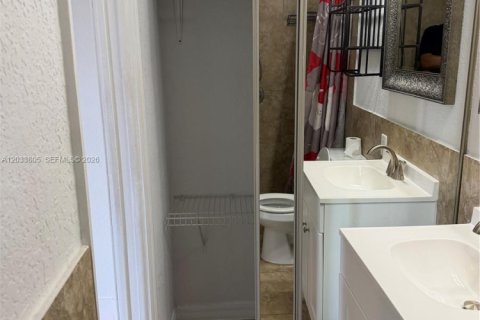 Propiedad comercial en alquiler en Miami Gardens, Florida, 1 dormitorio, 164.53 m2 № 2078051 - foto 5