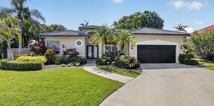House in Delray Beach, Florida 3 bedrooms, 181.25 sq.m. № 2254896