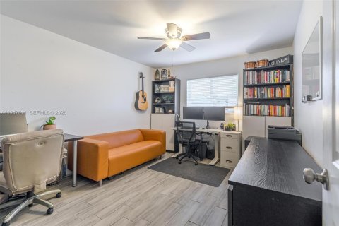 Commercial property in Oakland Park, Florida 201.97 sq.m. № 2004156 - photo 14