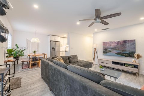 Commercial property in Oakland Park, Florida 201.97 sq.m. № 2004156 - photo 9