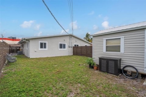 Commercial property in Oakland Park, Florida 201.97 sq.m. № 2004156 - photo 18