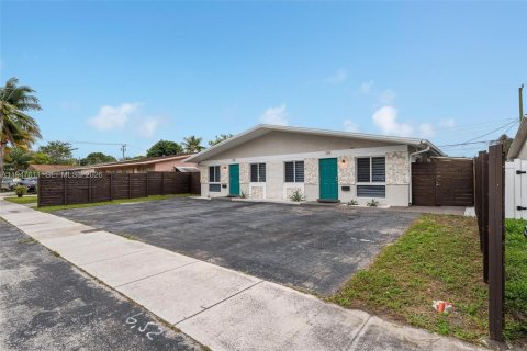 Commercial property in Oakland Park, Florida 201.97 sq.m. № 2004156 - photo 20