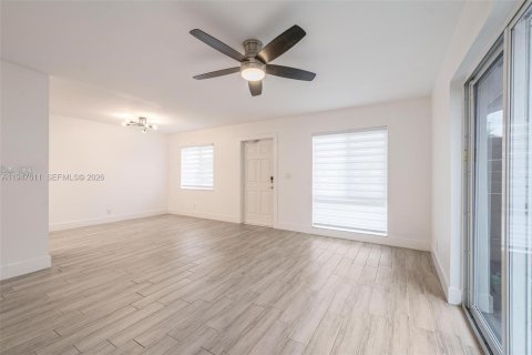 Commercial property in Oakland Park, Florida 201.97 sq.m. № 2004156 - photo 26