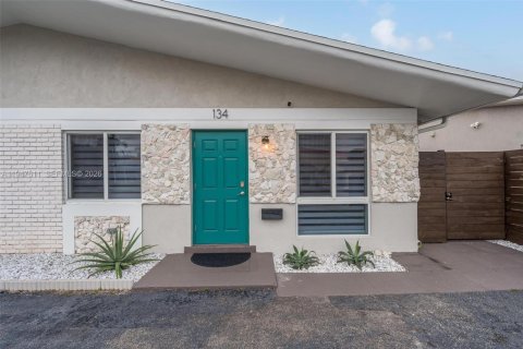 Commercial property in Oakland Park, Florida 201.97 sq.m. № 2004156 - photo 15